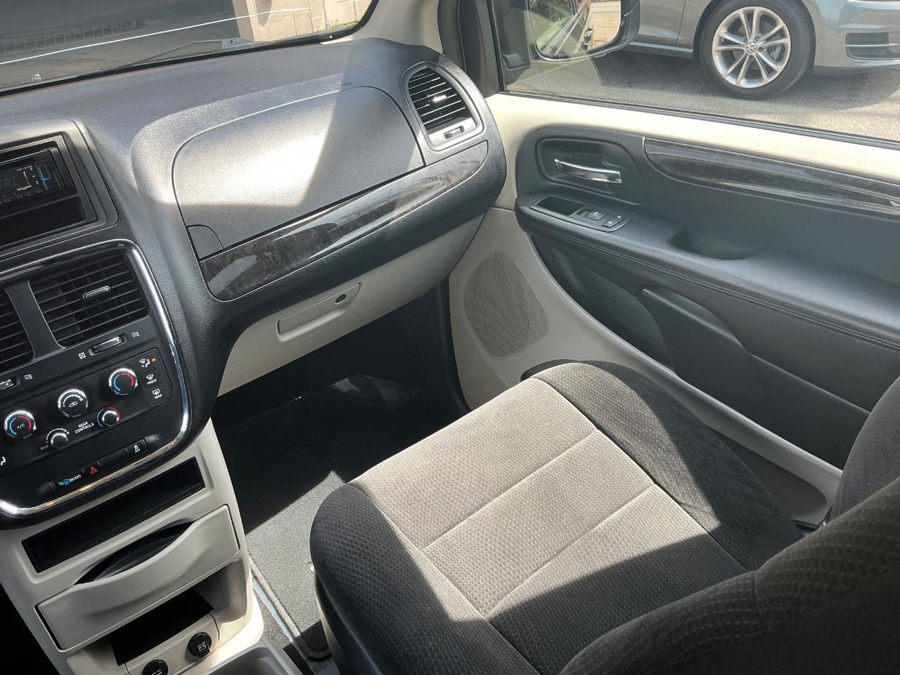 Dodge Grand Caravan SE 2012