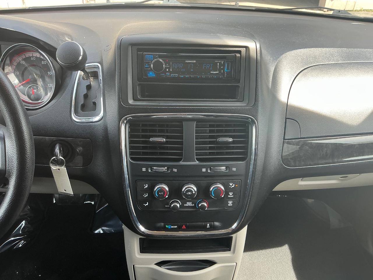 Dodge Grand Caravan SE 2012