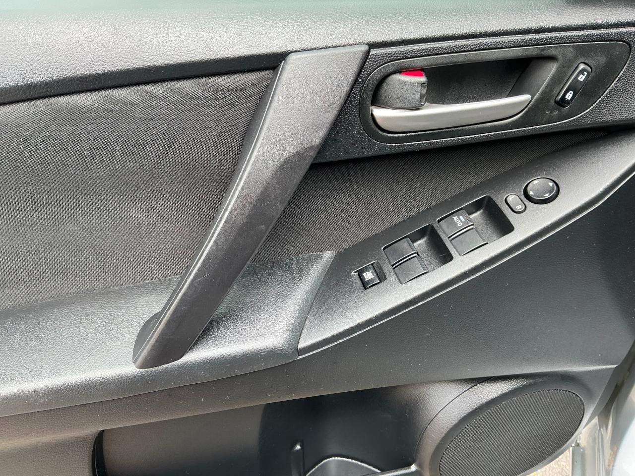 Mazda MAZDA3 I Touring 5-Door 2012