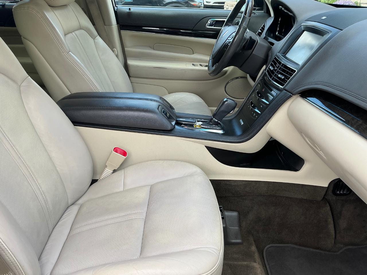 Lincoln MKT 3.5L with EcoBoost AWD 2013