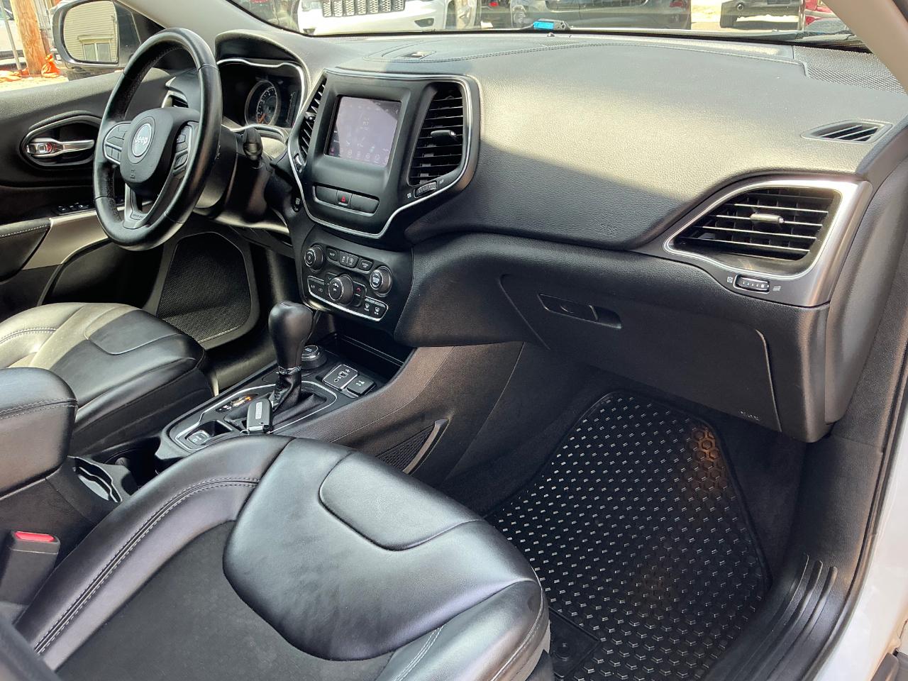 Jeep Cherokee Latitude Plus 4WD 2019