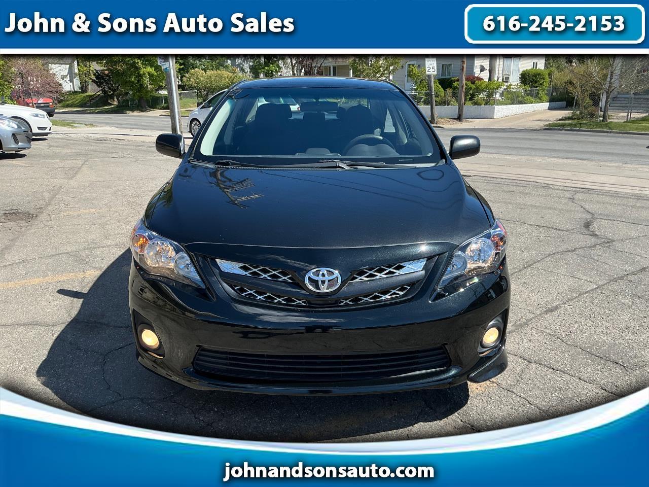 Toyota Corolla S 5-Speed MT 2013