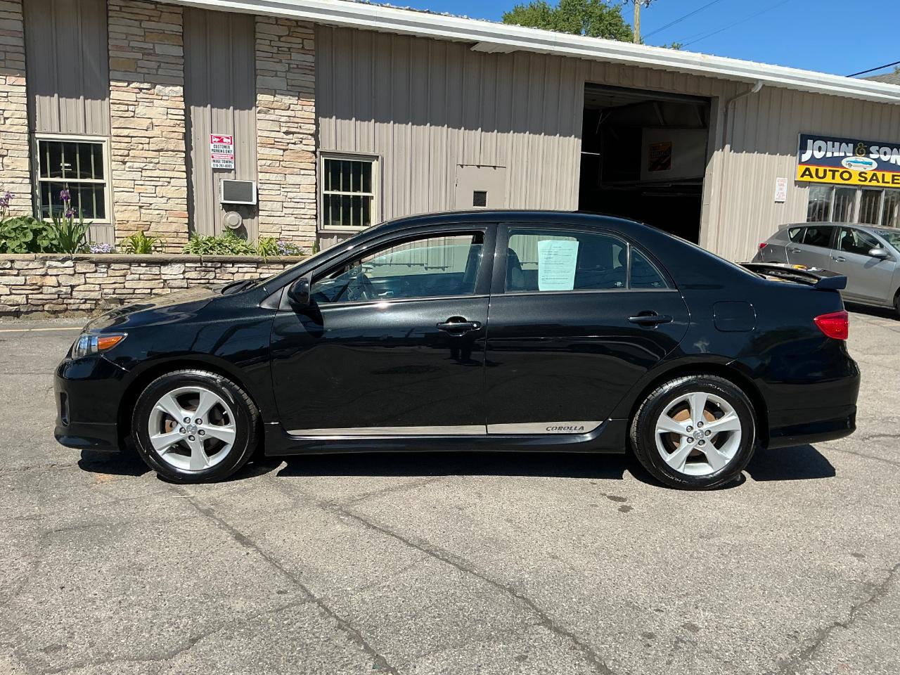 Toyota Corolla S 5-Speed MT 2013