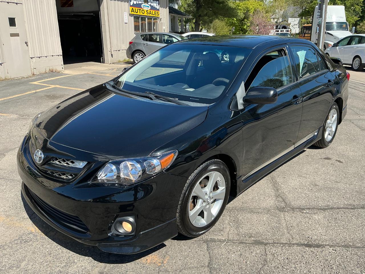Toyota Corolla S 5-Speed MT 2013