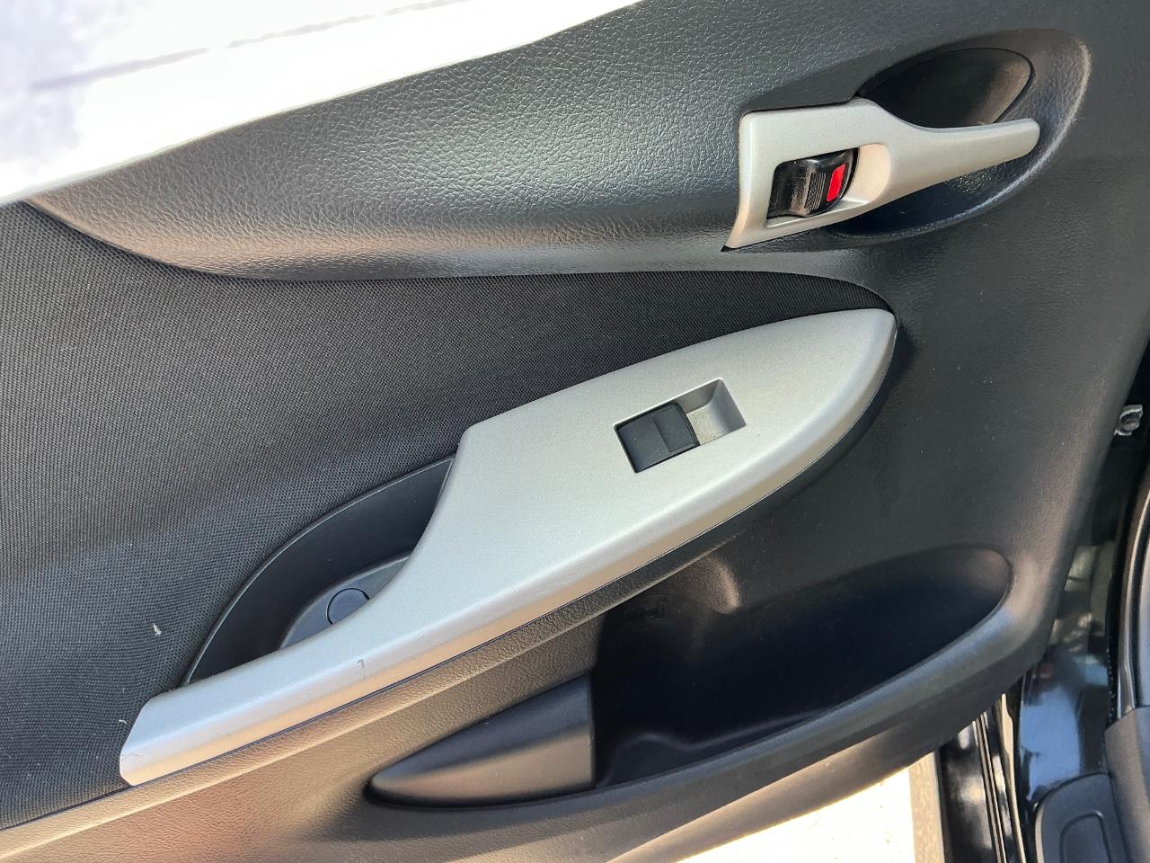 Toyota Corolla S 5-Speed MT 2013