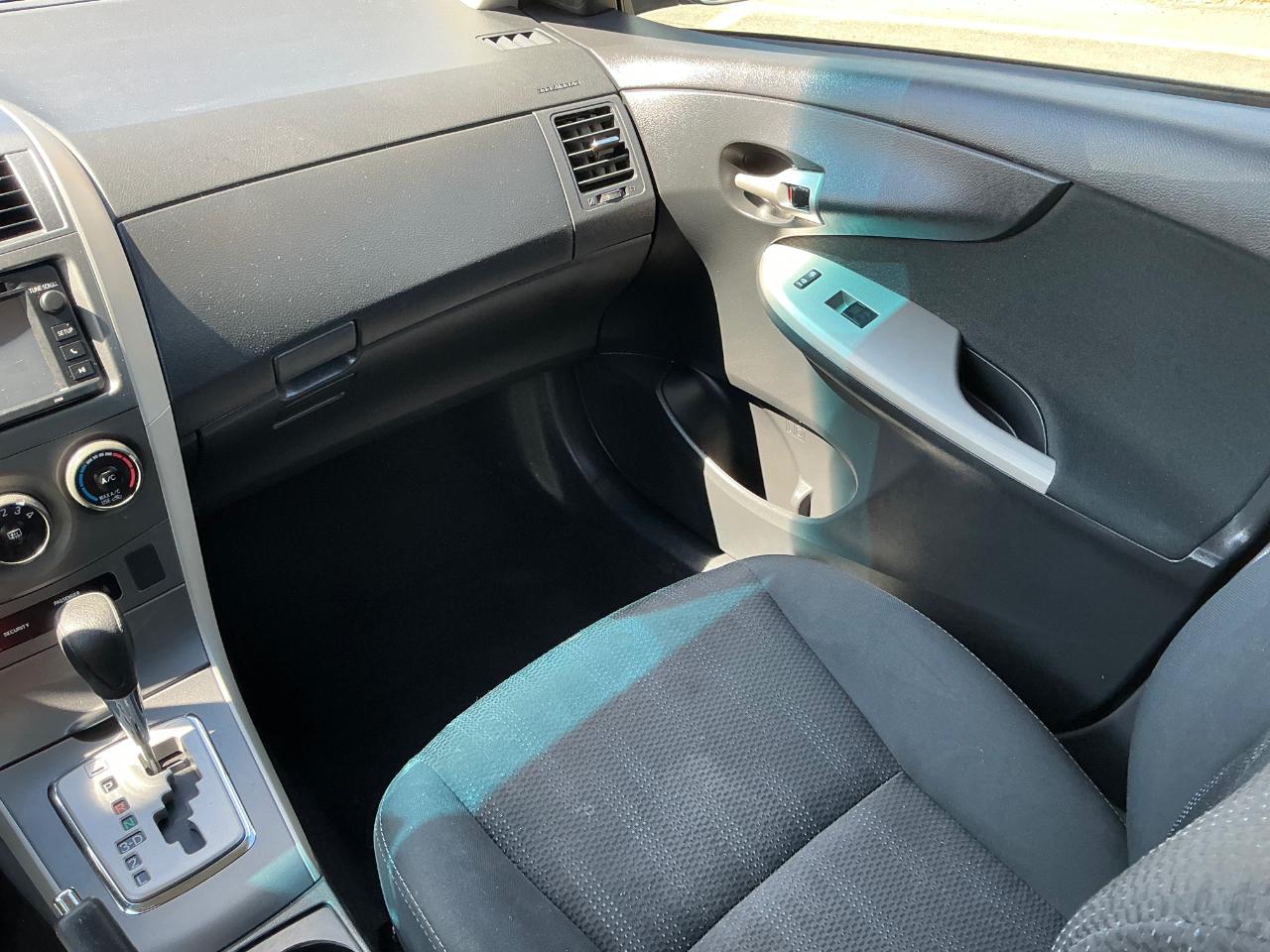 Toyota Corolla S 5-Speed MT 2013