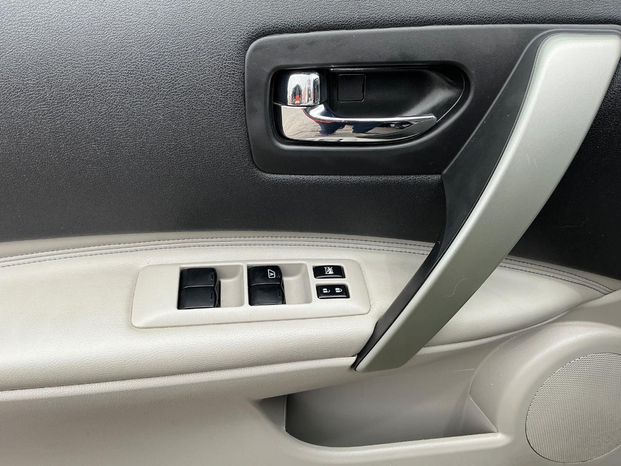 Nissan Rogue S AWD 2012