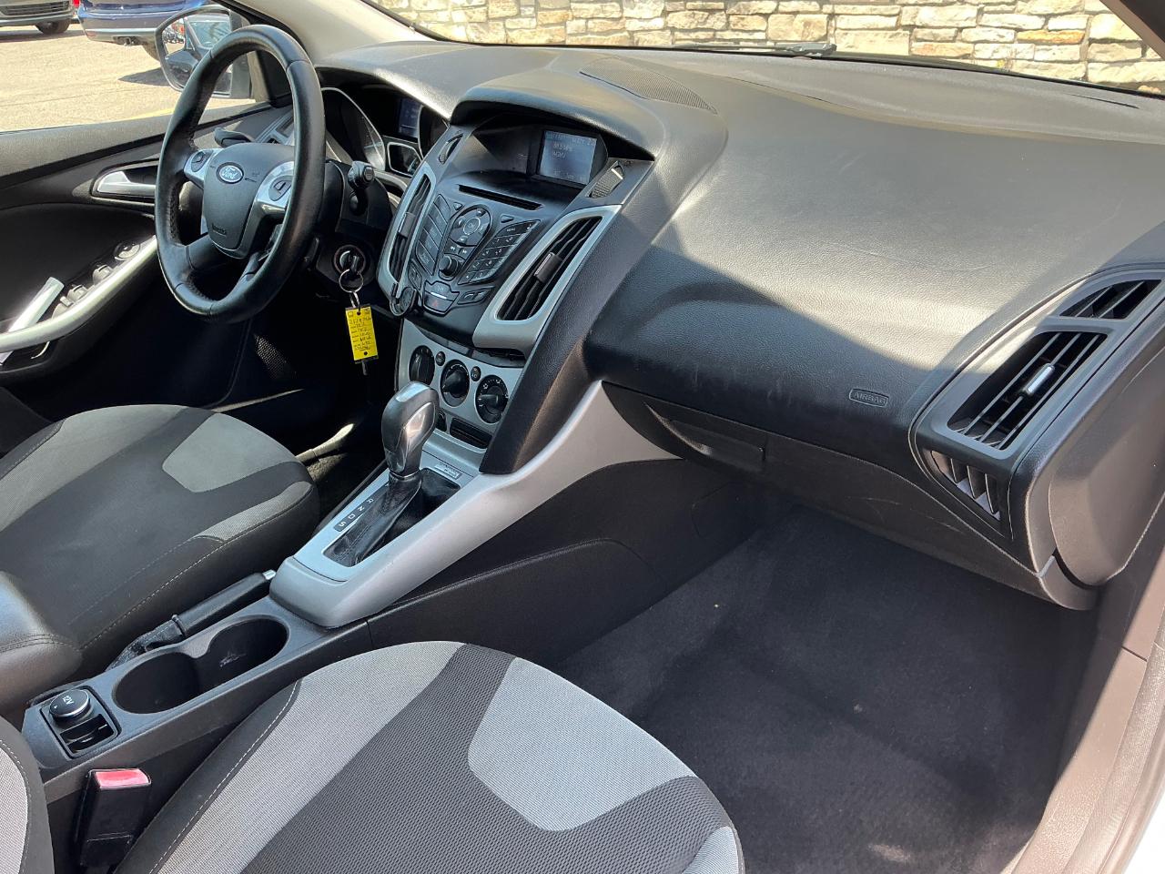 Ford Focus SE 2012