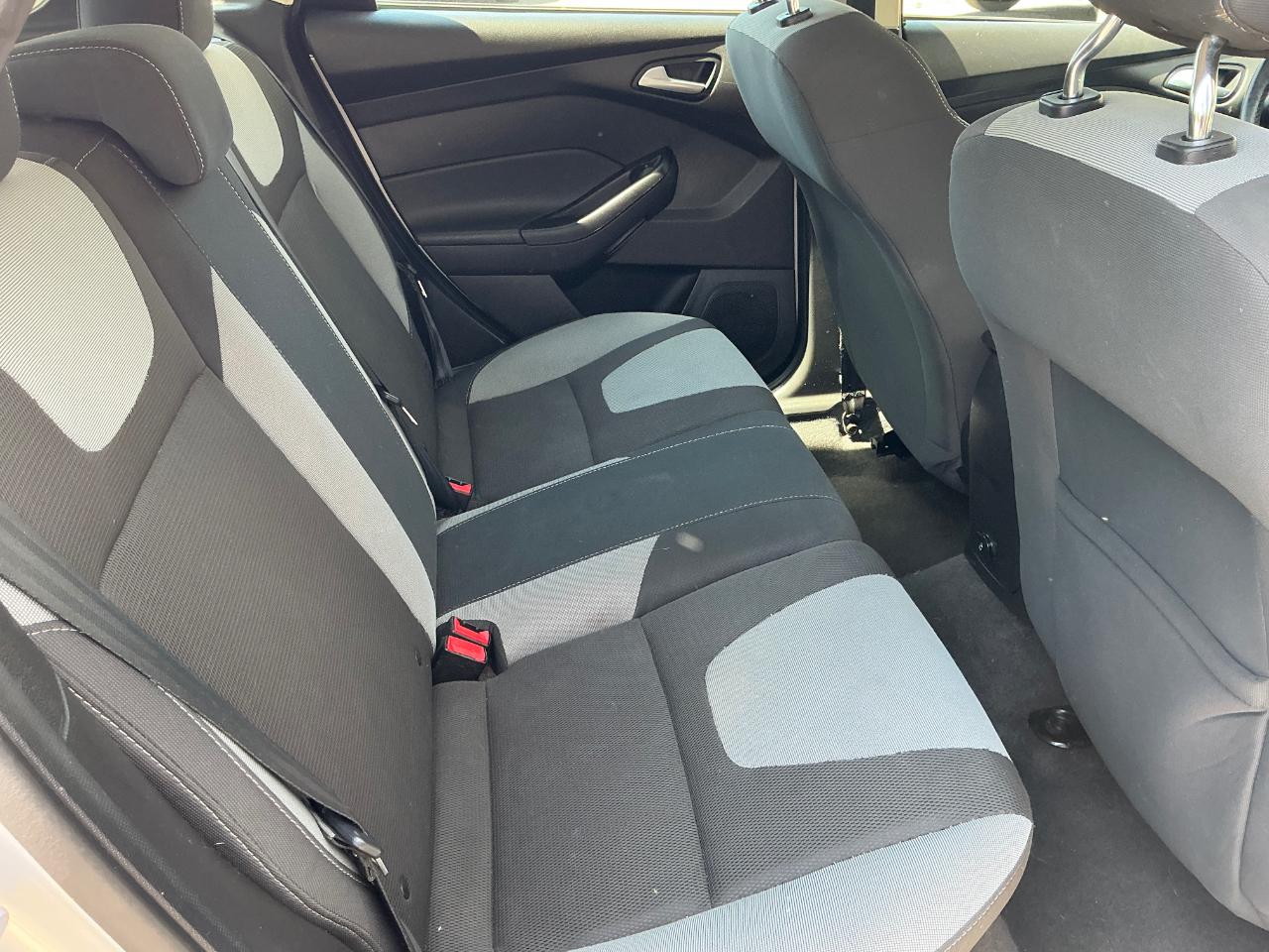 Ford Focus SE 2012