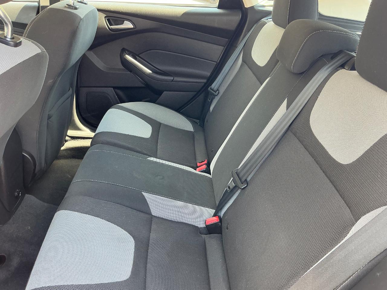 Ford Focus SE 2012