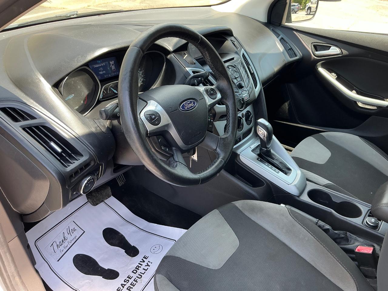 Ford Focus SE 2012