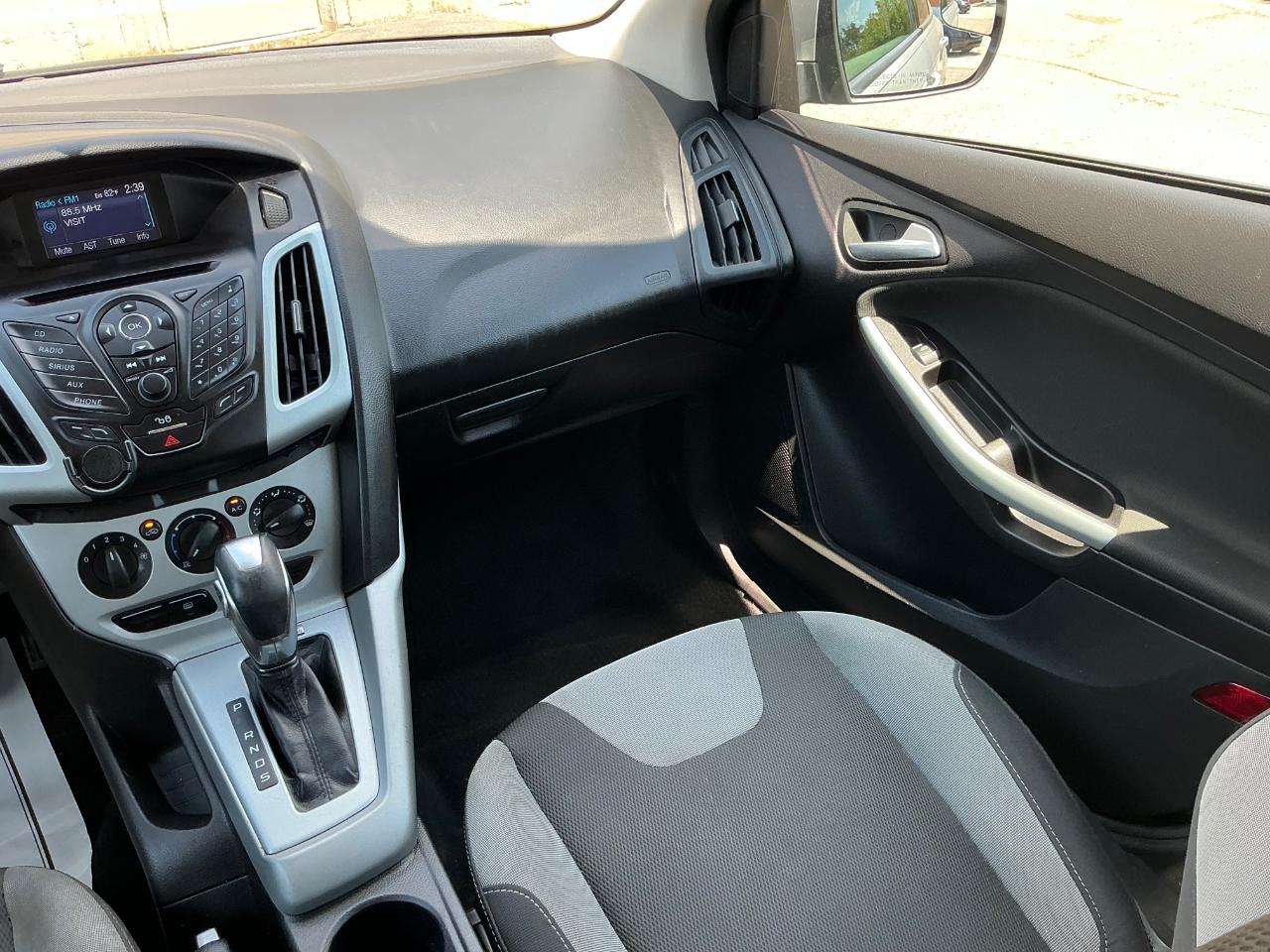 Ford Focus SE 2012