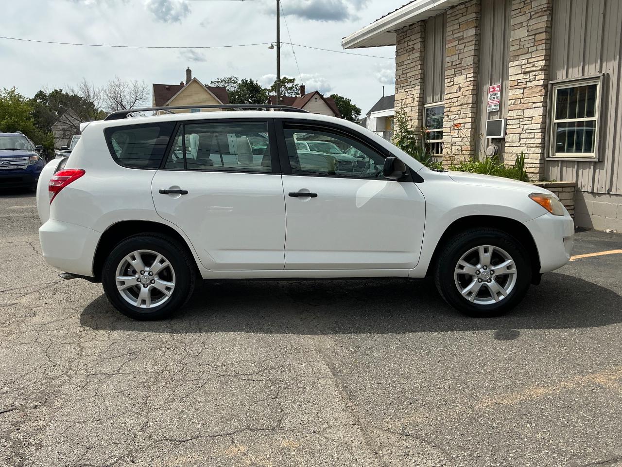 Toyota RAV4 Base I4 4WD 2009