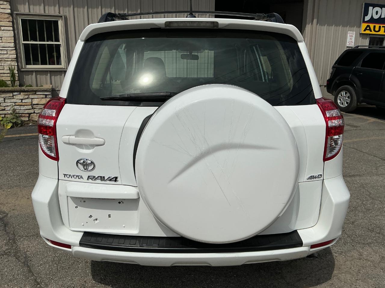 Toyota RAV4 Base I4 4WD 2009