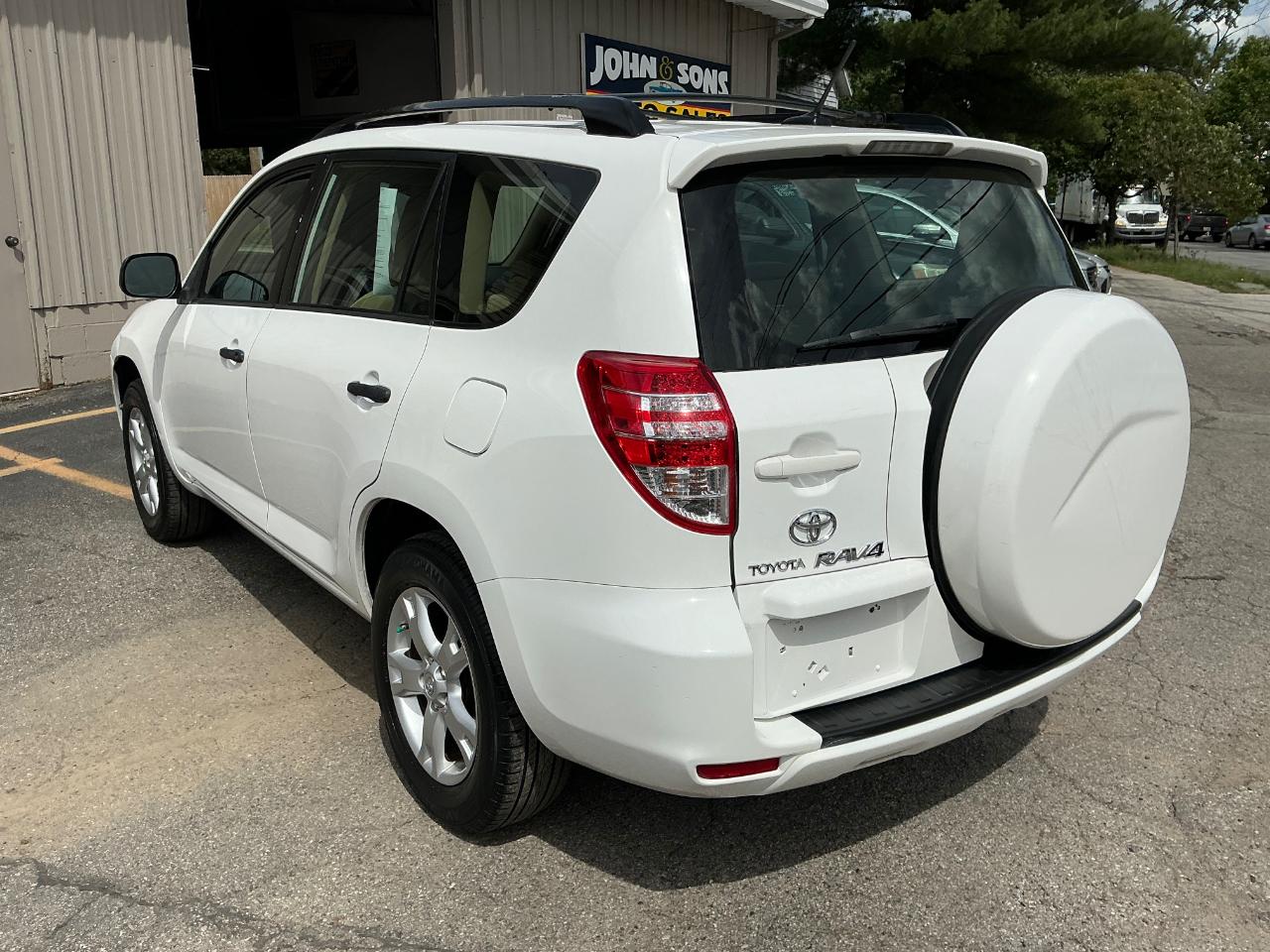 Toyota RAV4 Base I4 4WD 2009