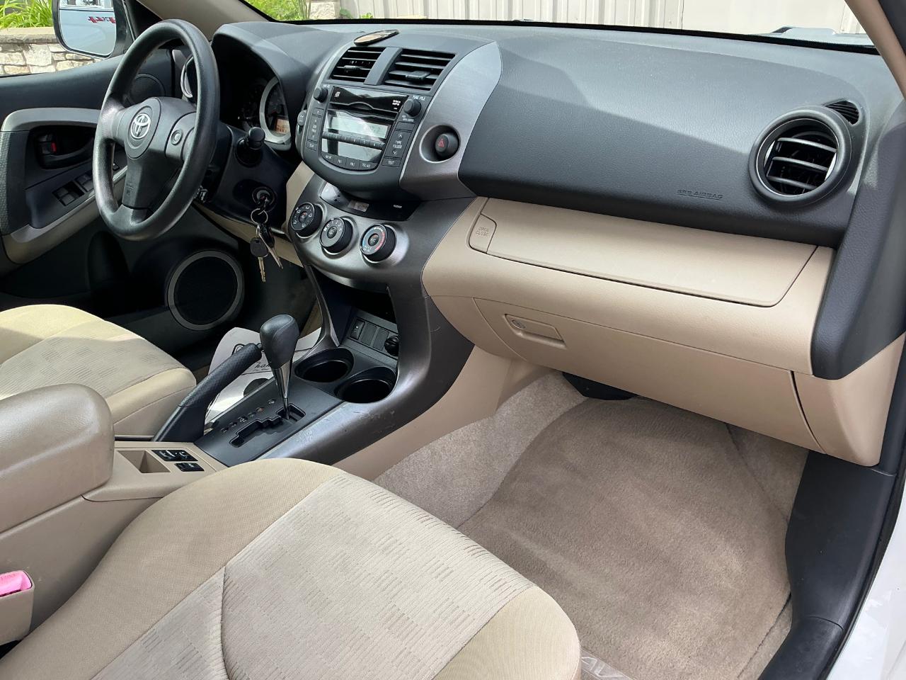 Toyota RAV4 Base I4 4WD 2009