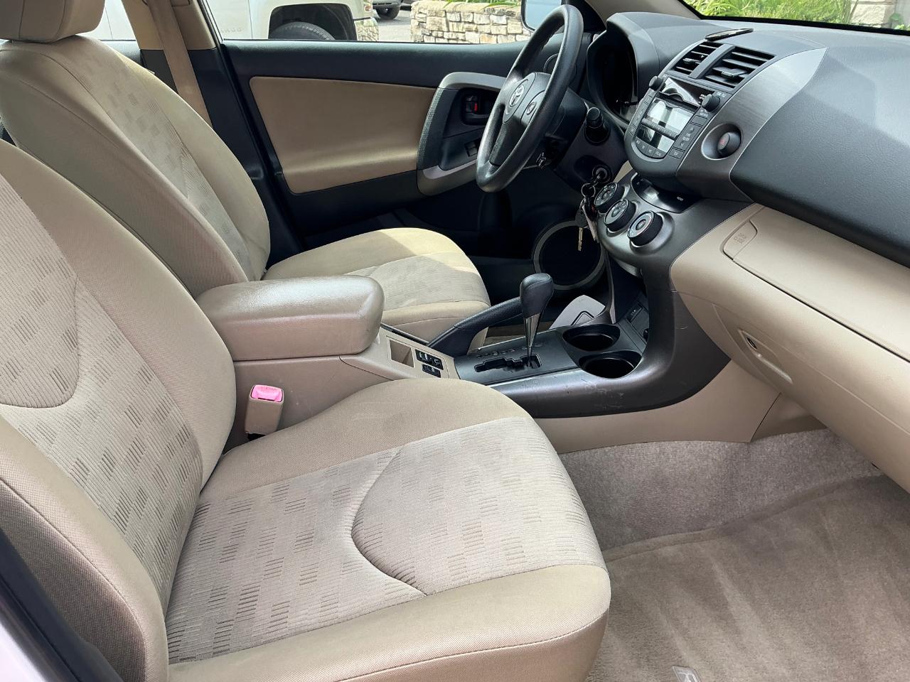 Toyota RAV4 Base I4 4WD 2009