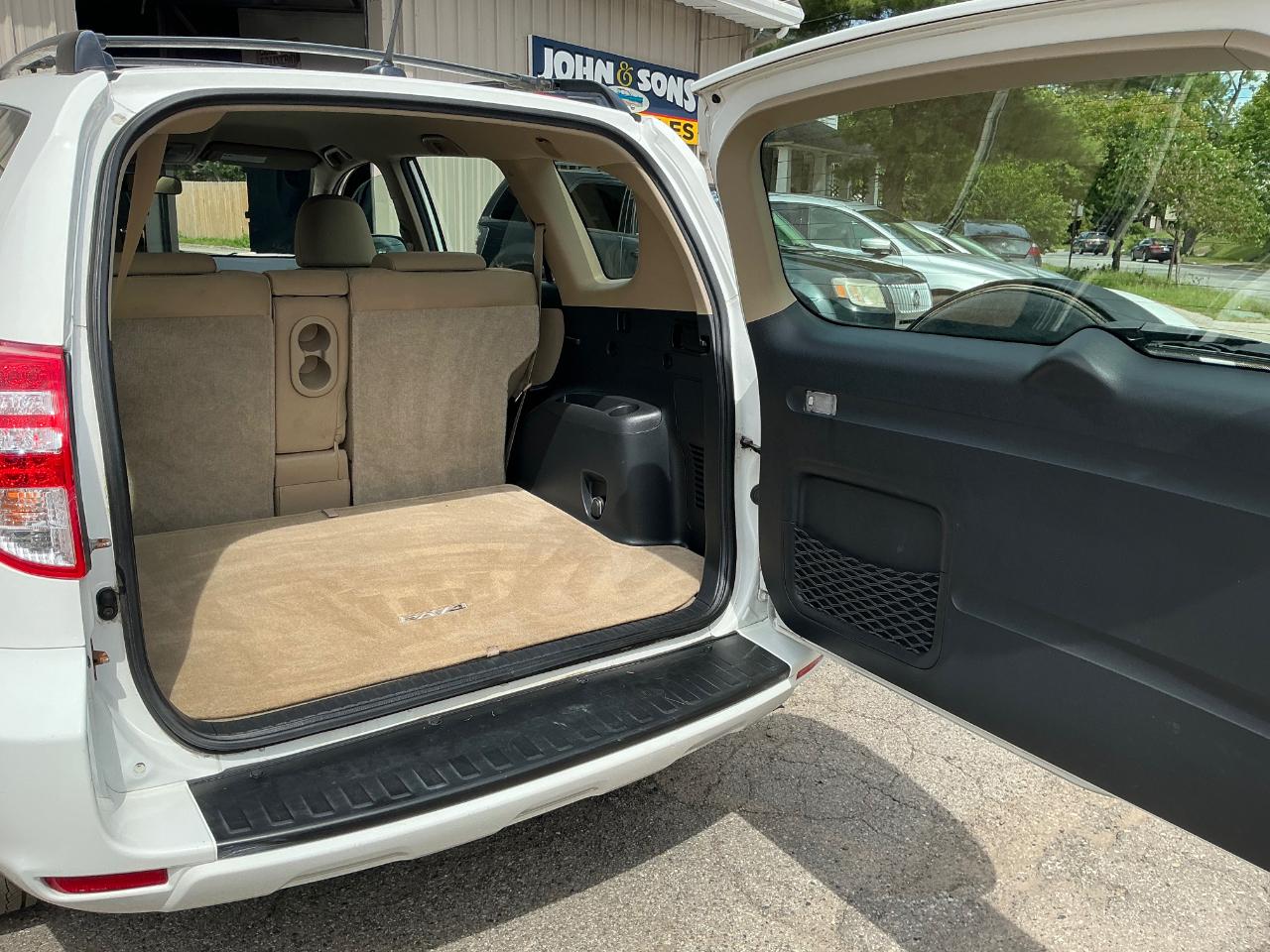 Toyota RAV4 Base I4 4WD 2009