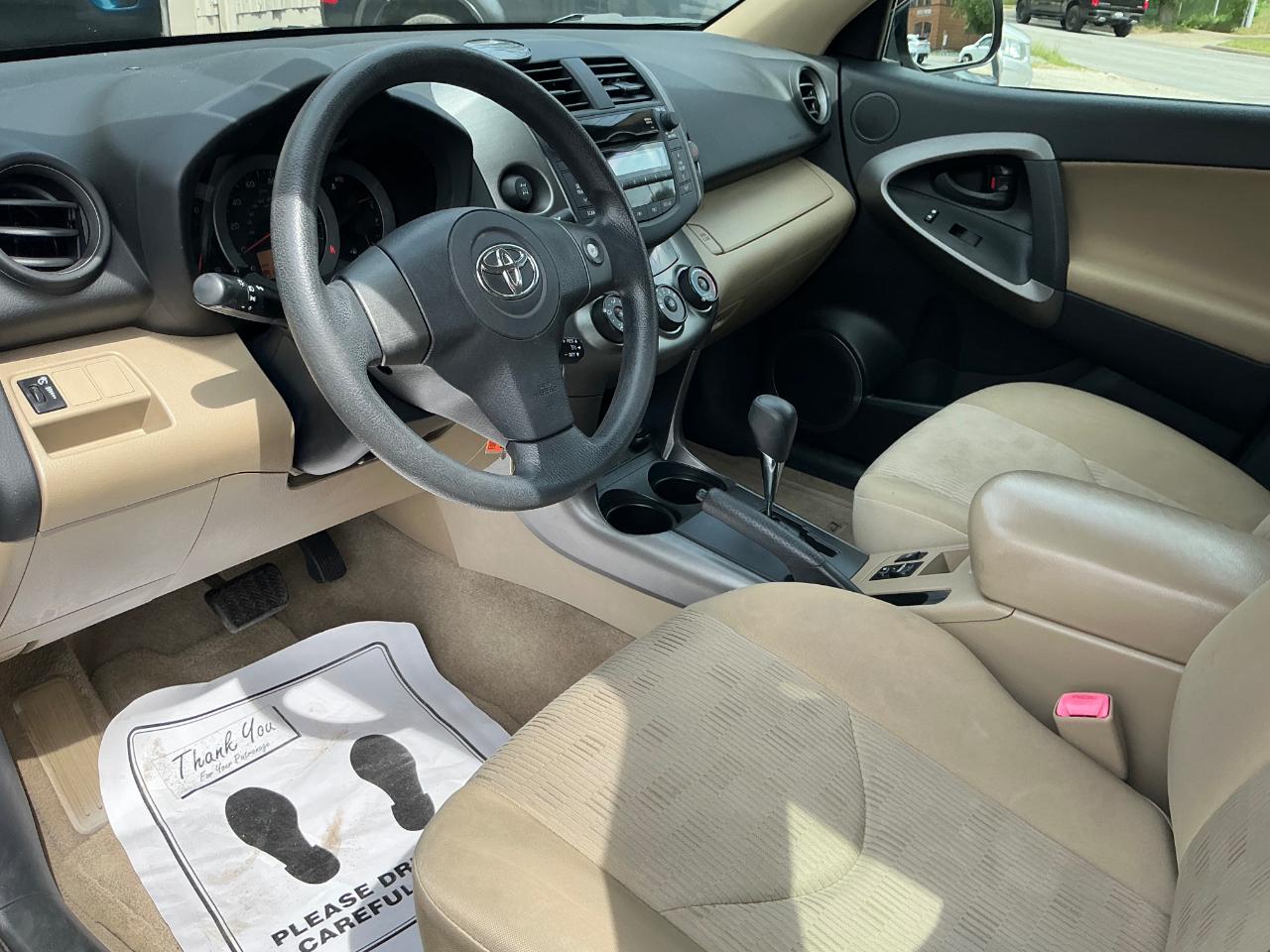 Toyota RAV4 Base I4 4WD 2009