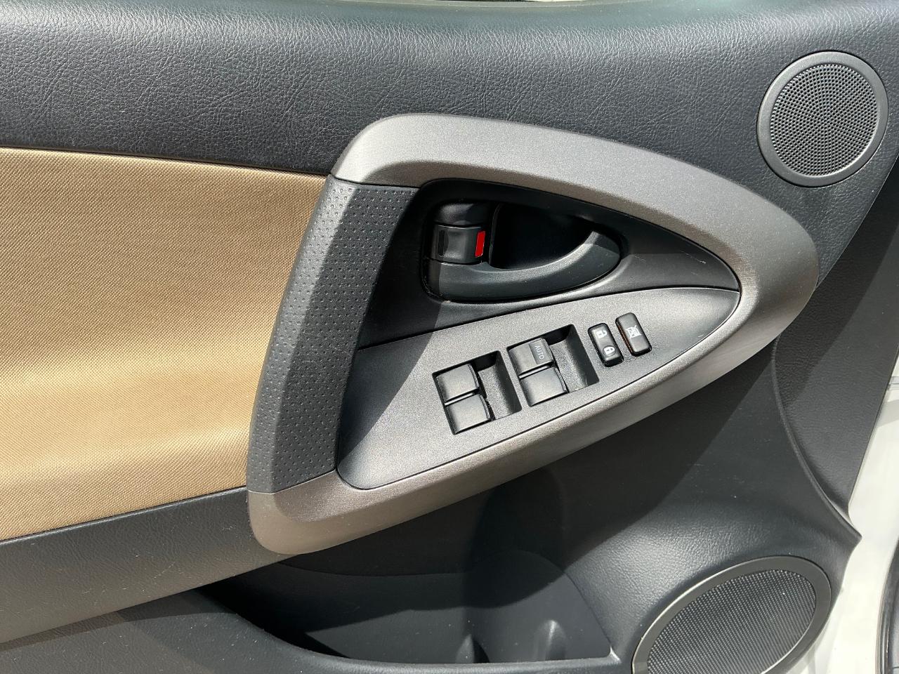 Toyota RAV4 Base I4 4WD 2009