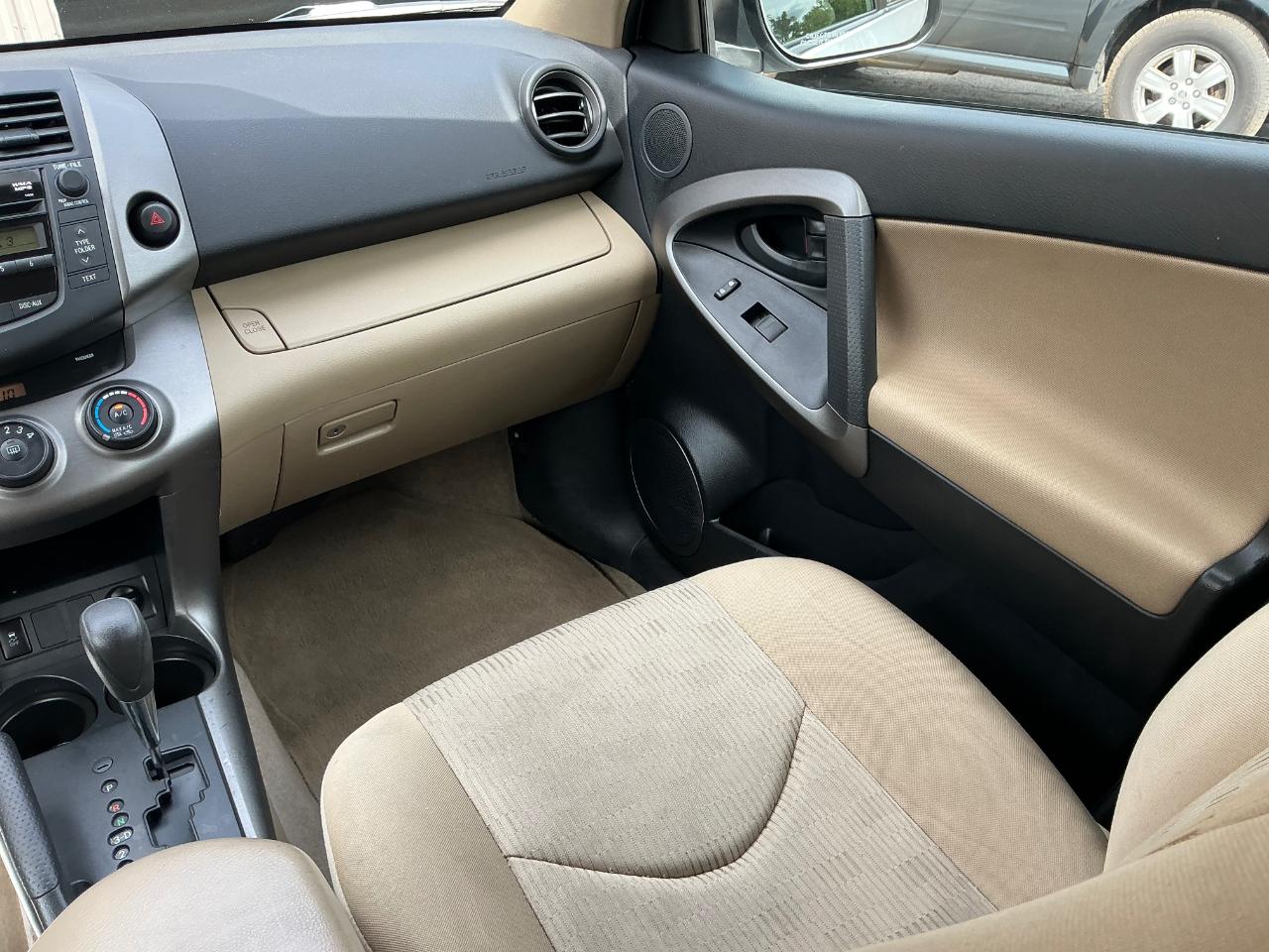 Toyota RAV4 Base I4 4WD 2009