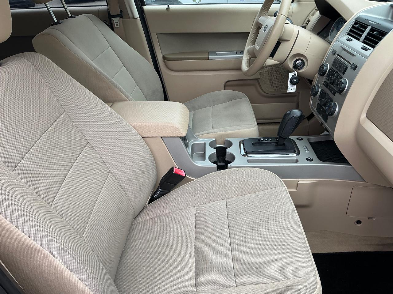 Ford Escape XLT 4WD 2012