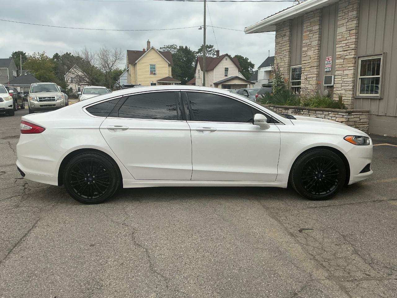 Ford Fusion SE 2016