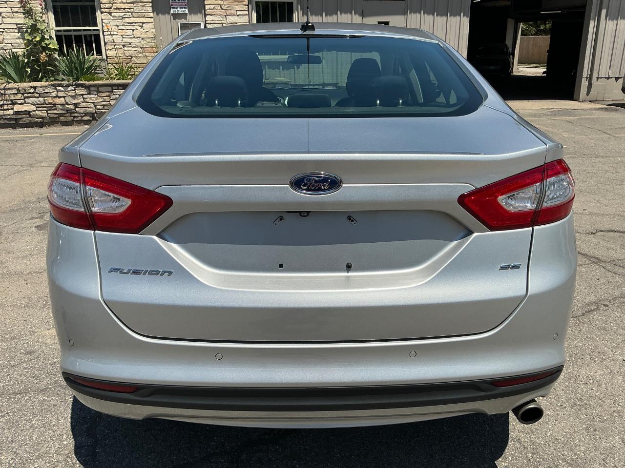 Ford Fusion SE 2016