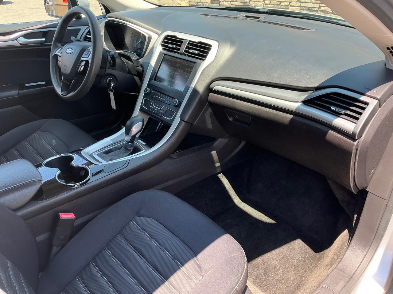 Ford Fusion SE 2016