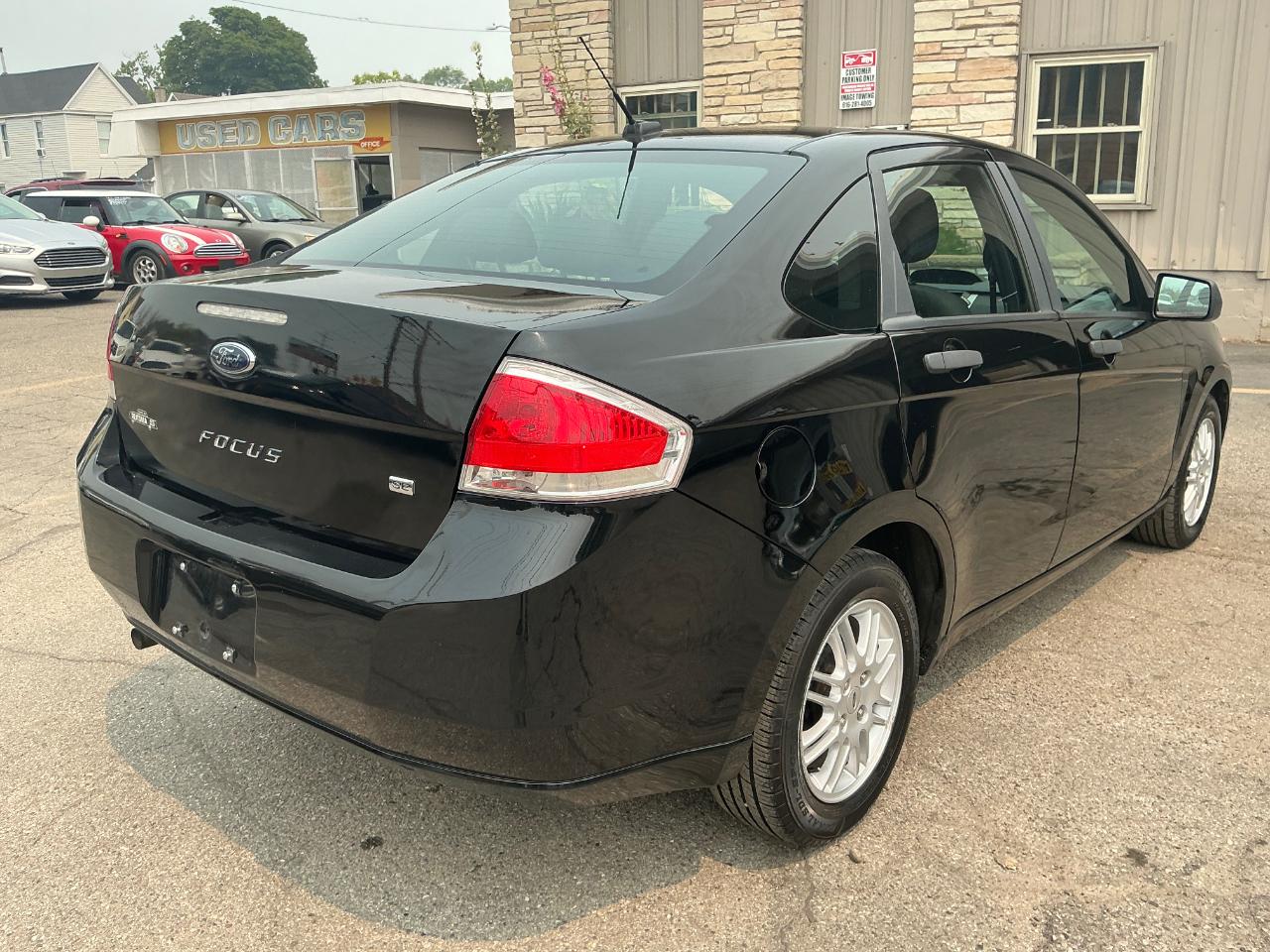Ford Focus SE Sedan 2010