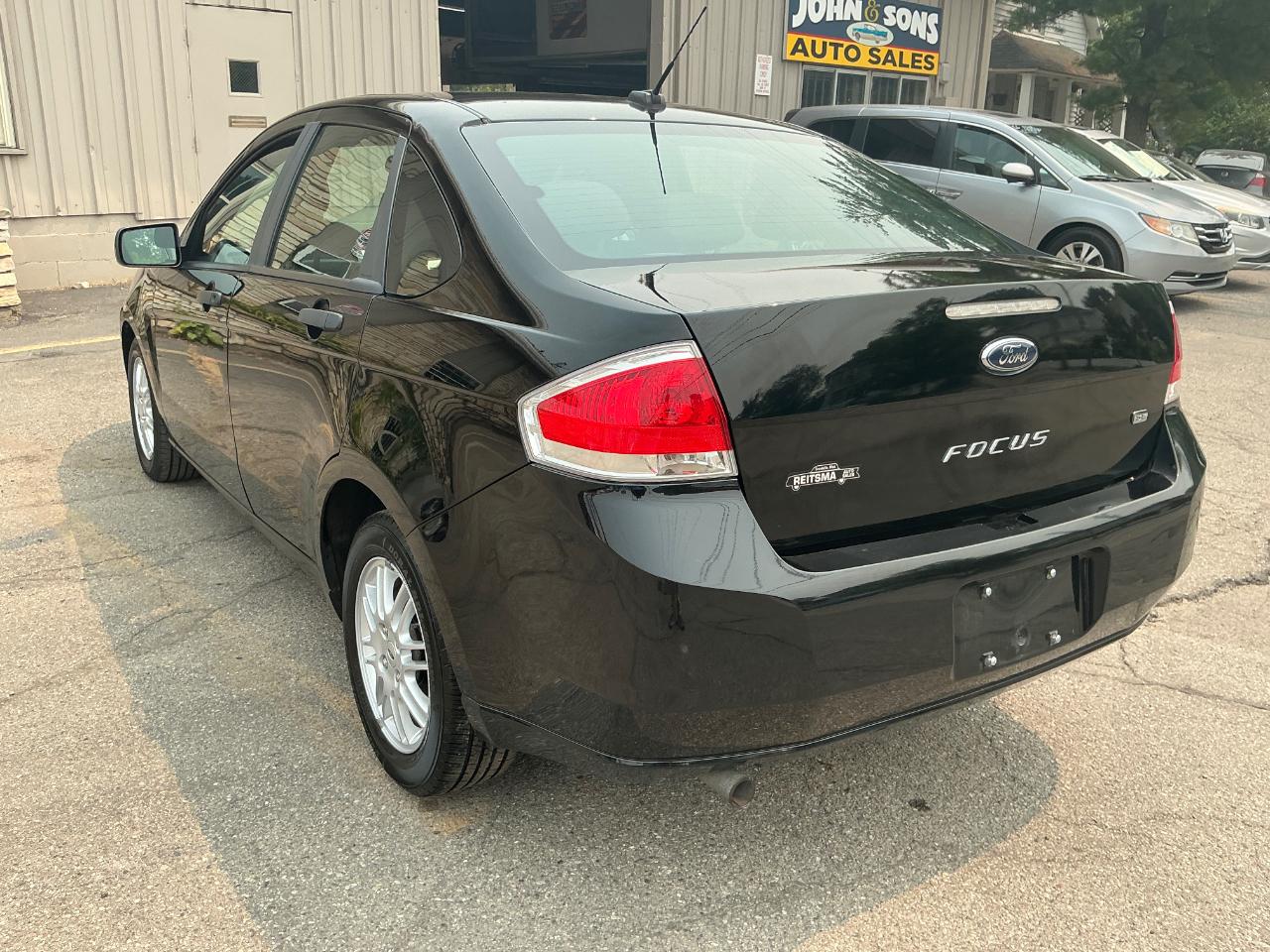 Ford Focus SE Sedan 2010
