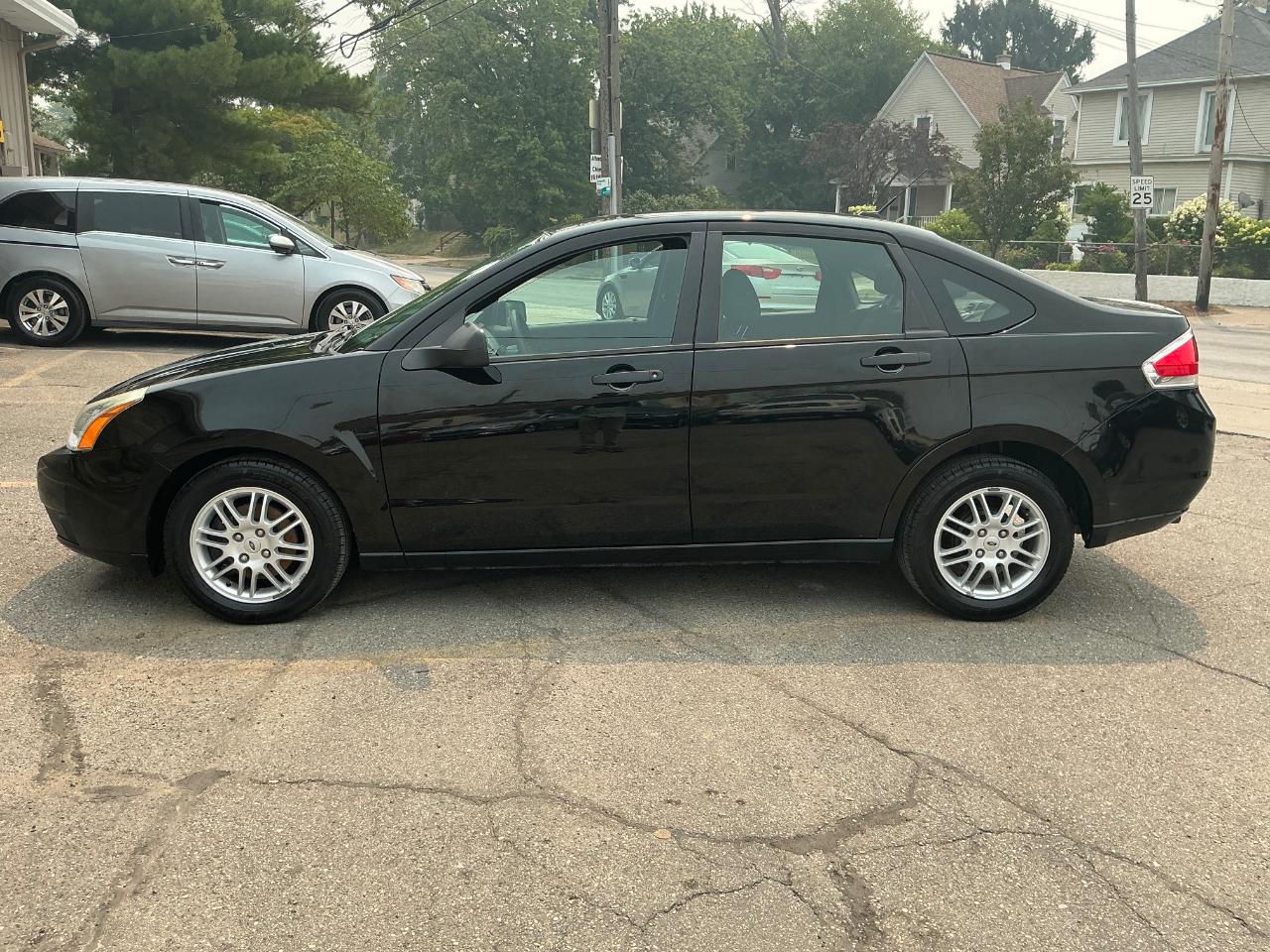 Ford Focus SE Sedan 2010