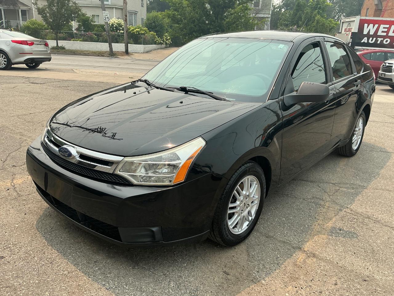 Ford Focus SE Sedan 2010