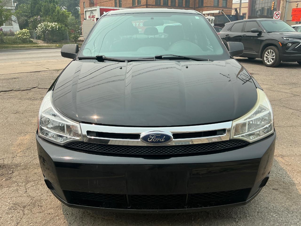 Ford Focus SE Sedan 2010