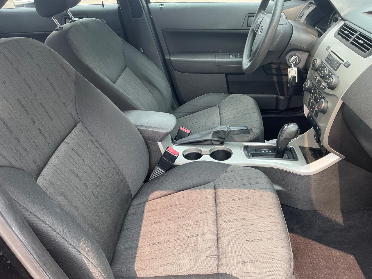 Ford Focus SE Sedan 2010