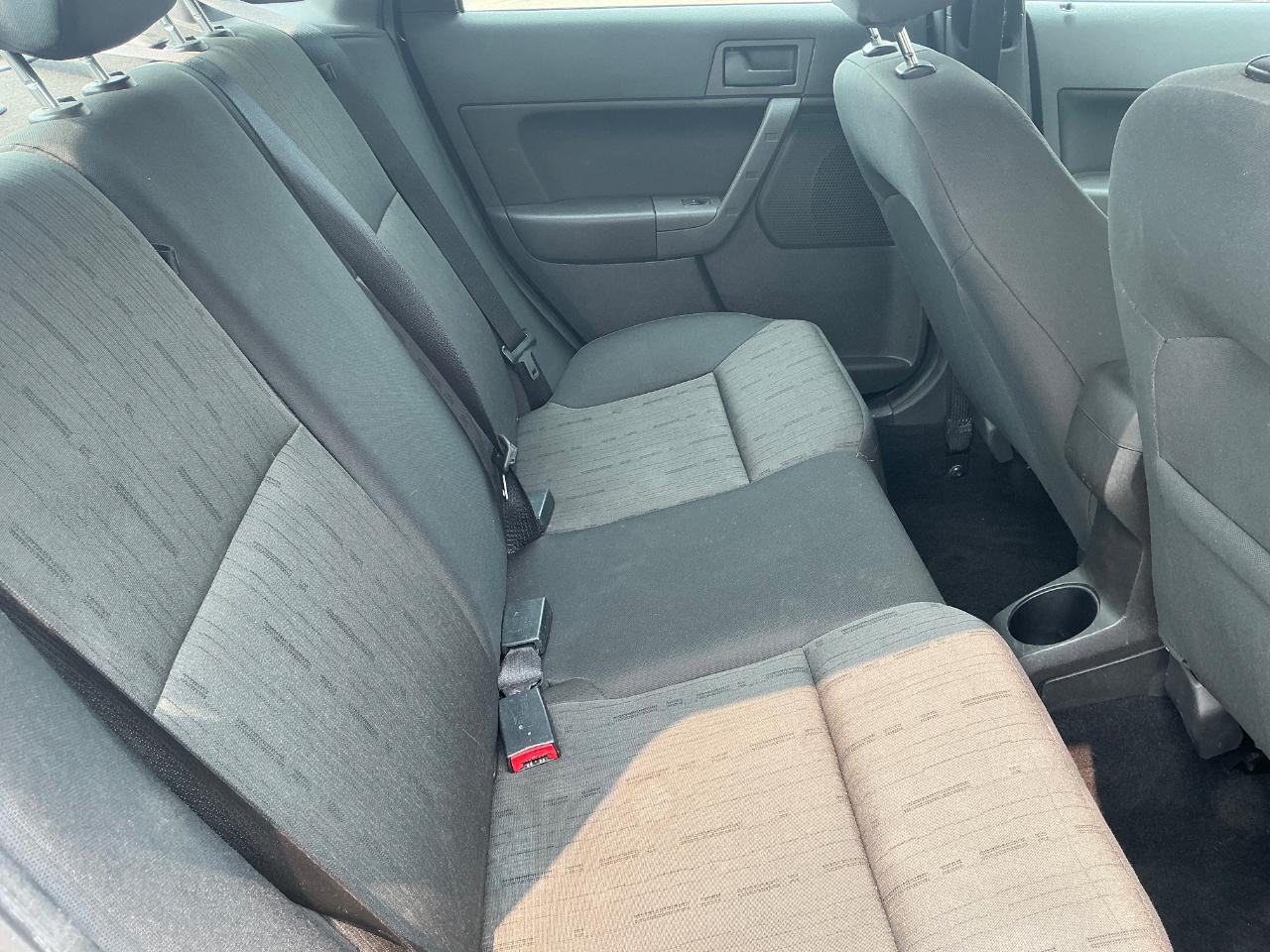 Ford Focus SE Sedan 2010