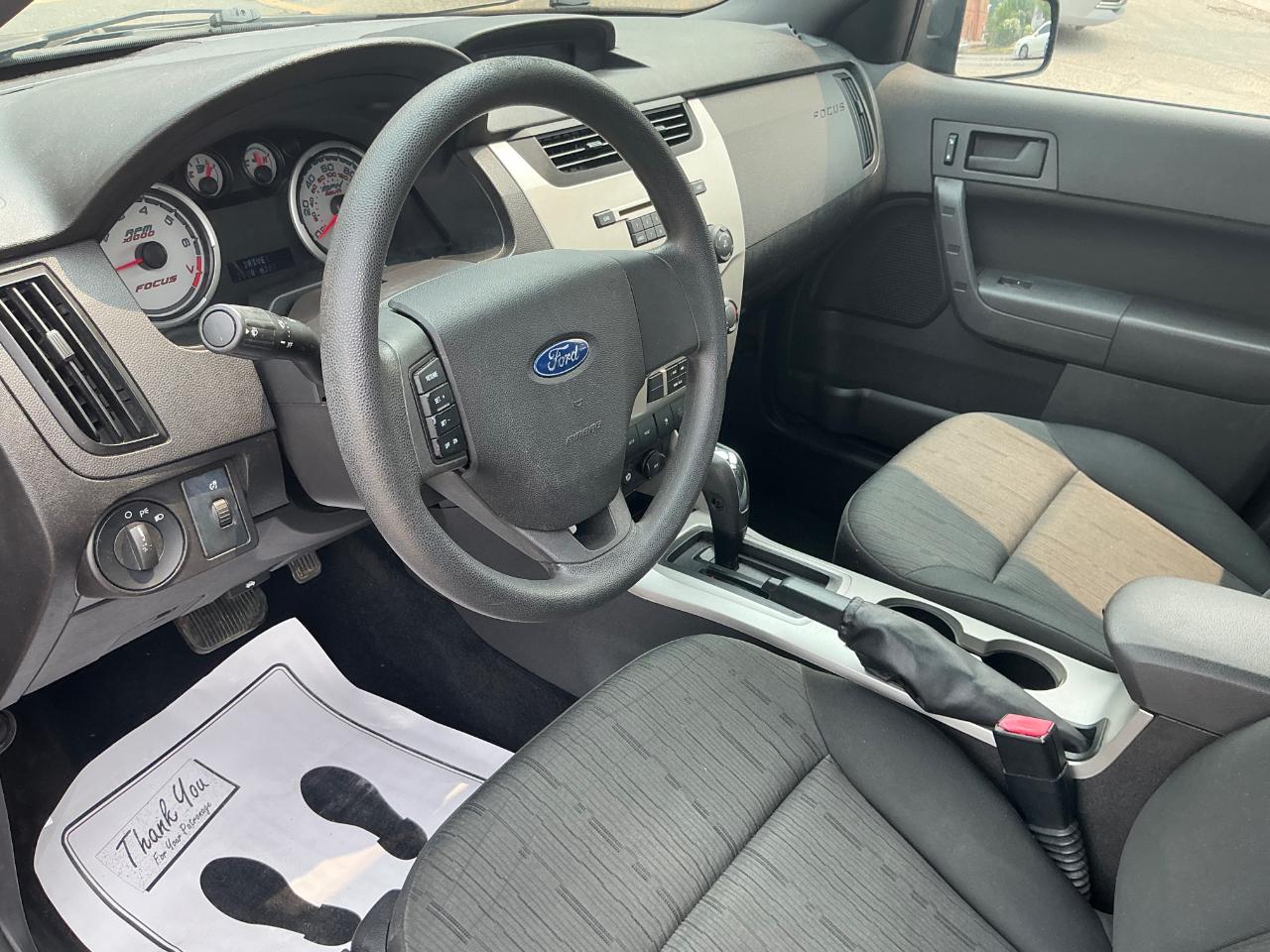 Ford Focus SE Sedan 2010