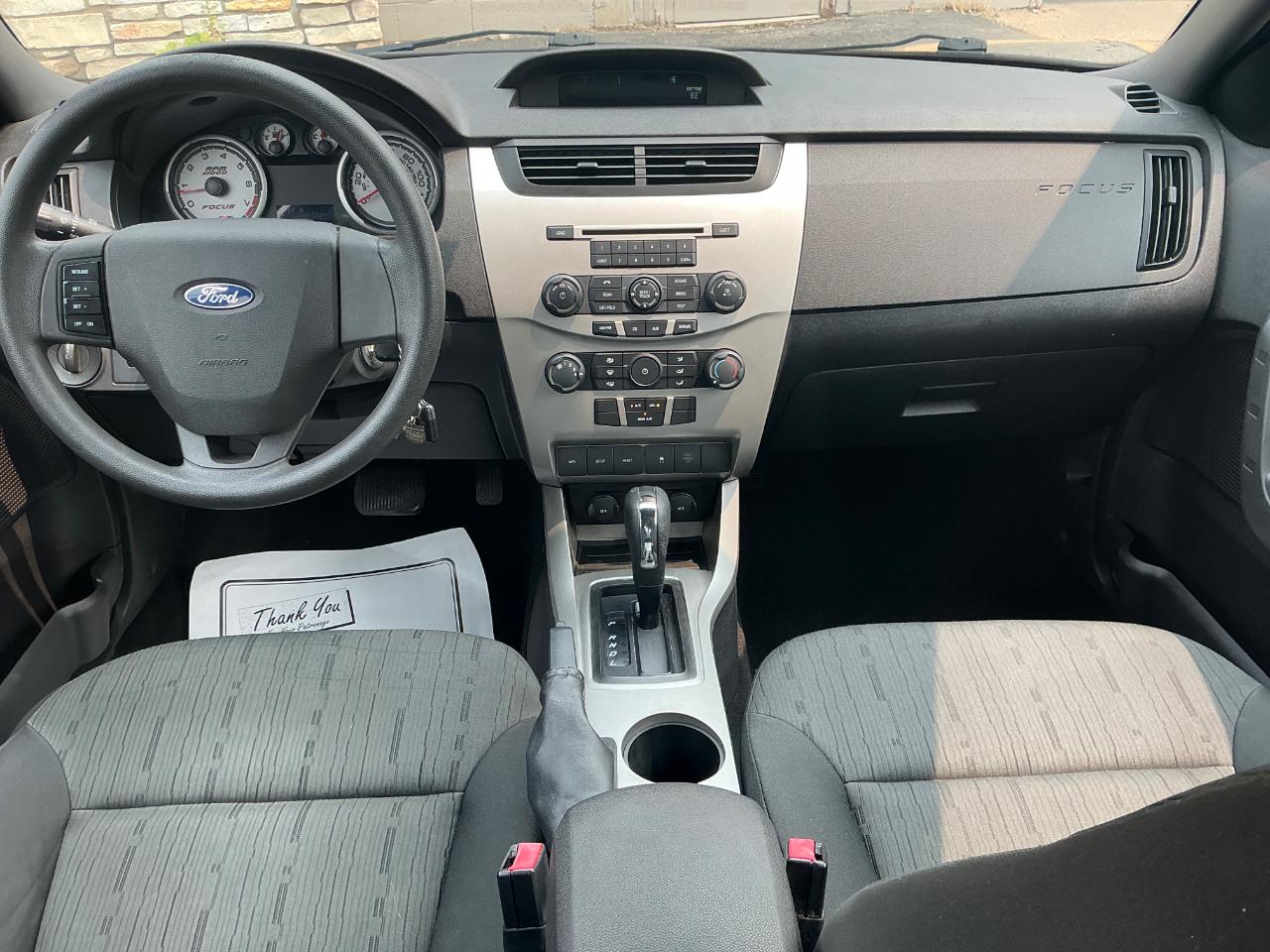Ford Focus SE Sedan 2010