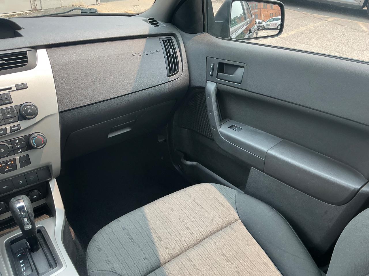 Ford Focus SE Sedan 2010