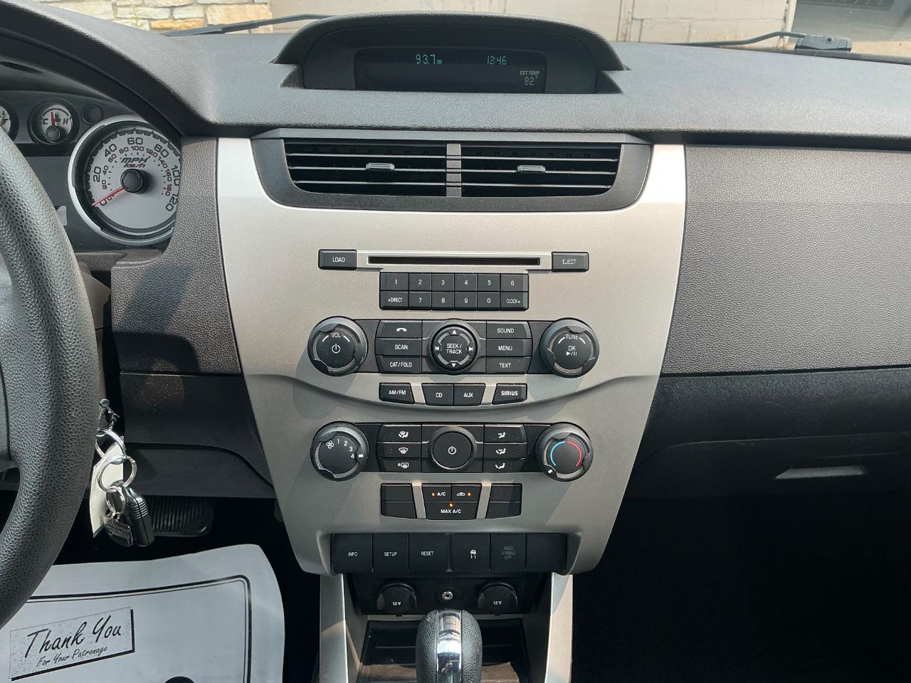 Ford Focus SE Sedan 2010
