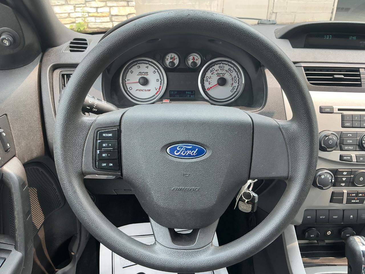 Ford Focus SE Sedan 2010