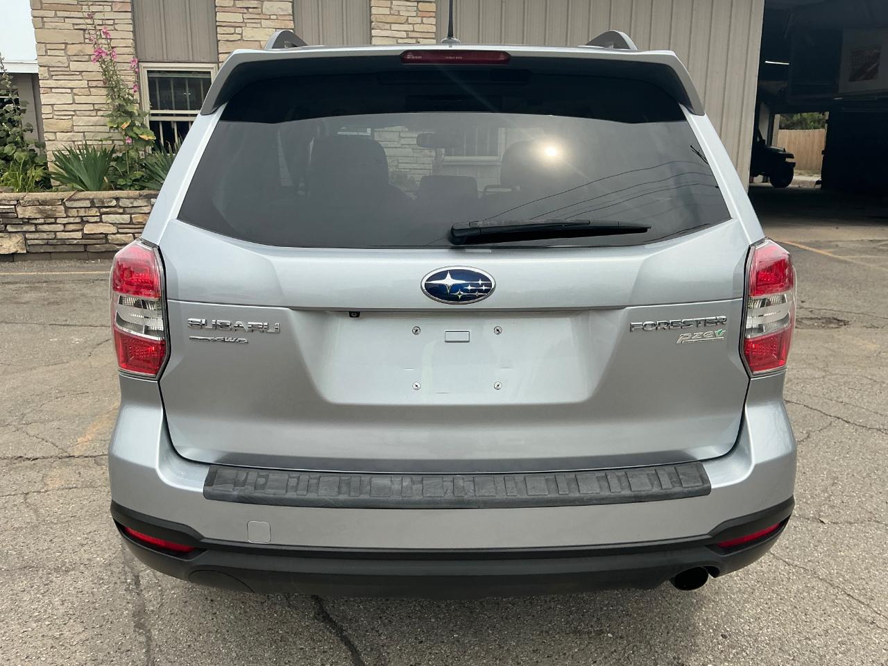 Subaru Forester 2.5i Touring 2014