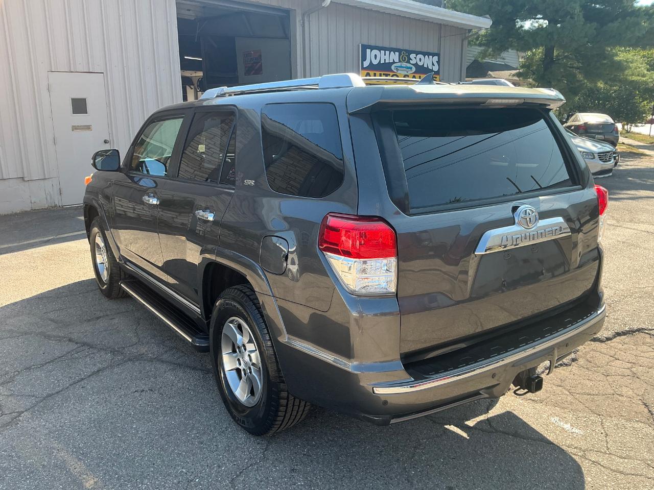 Toyota 4Runner SR5 4WD 2011