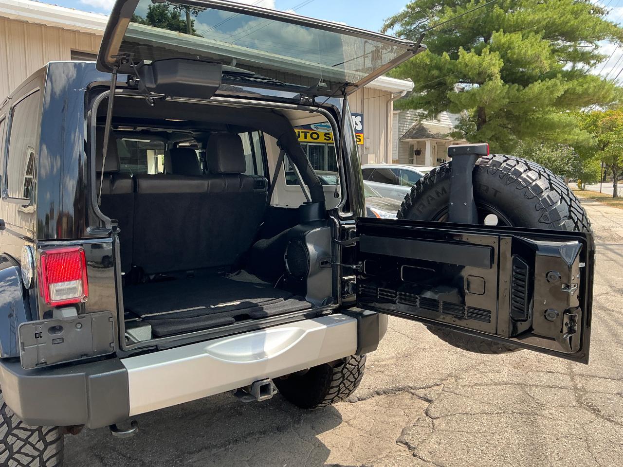 Jeep Wrangler Unlimited Sahara 4WD 2014