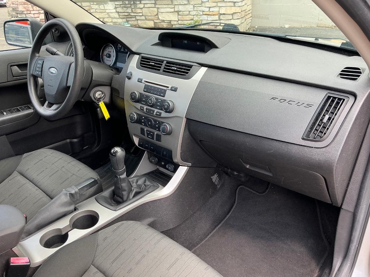Ford Focus SE Sedan 2009