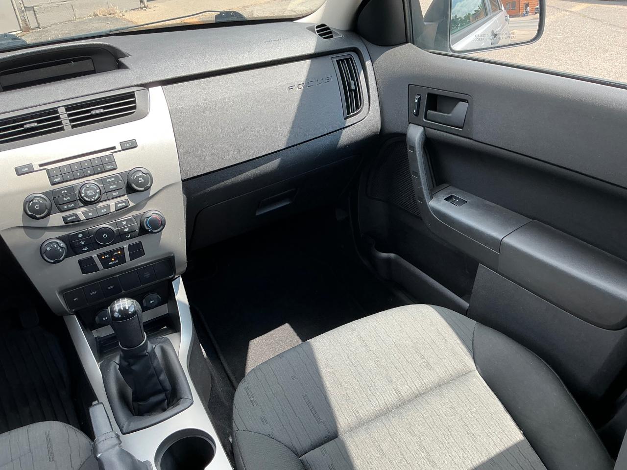 Ford Focus SE Sedan 2009