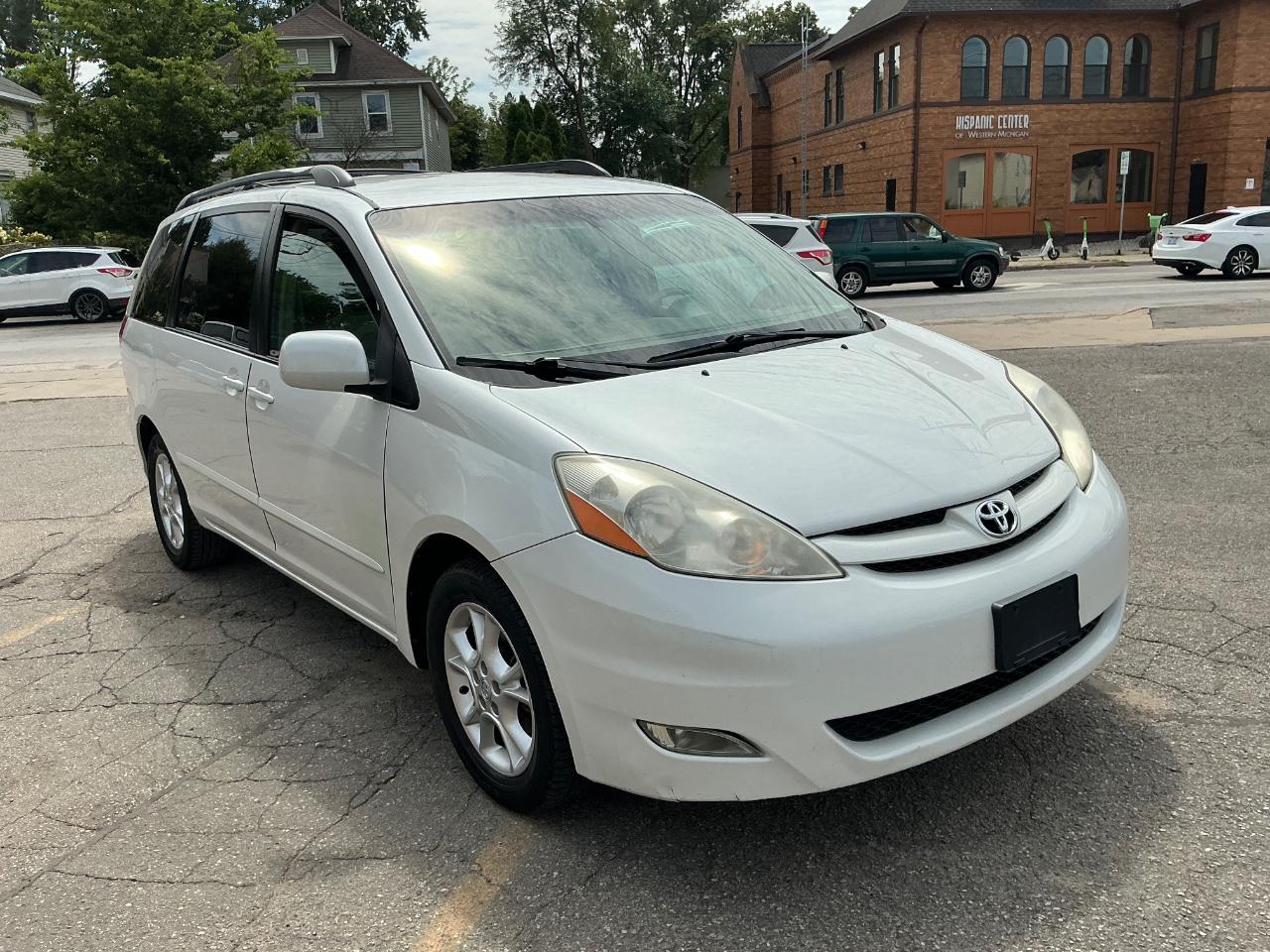 Toyota Sienna XLE 2006