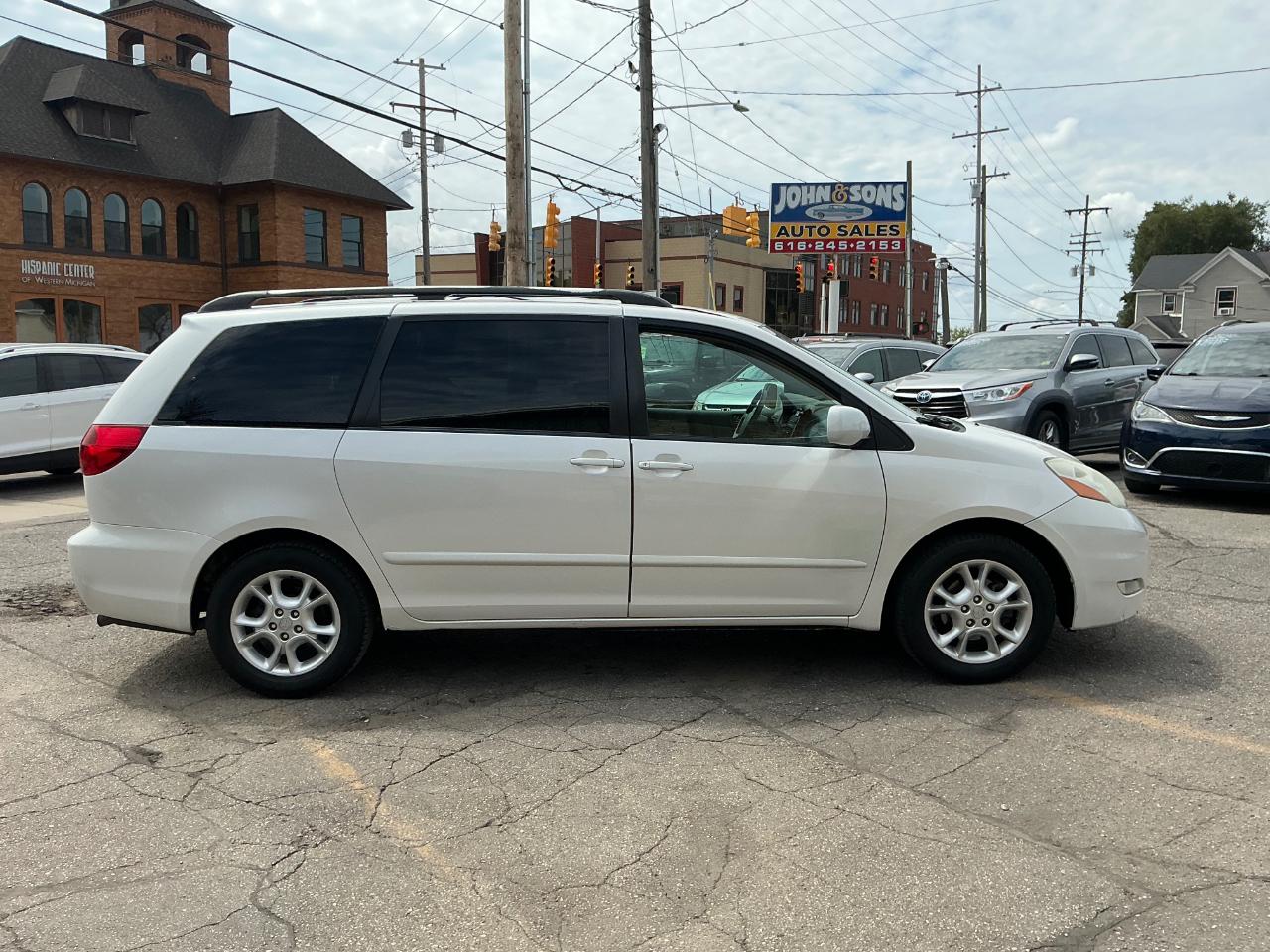 Toyota Sienna XLE 2006