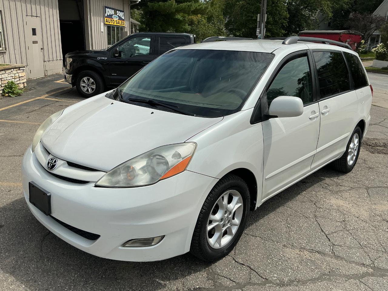 Toyota Sienna XLE 2006
