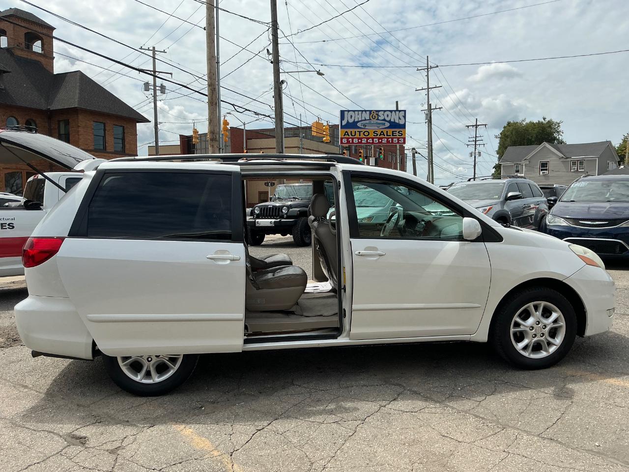 Toyota Sienna XLE 2006